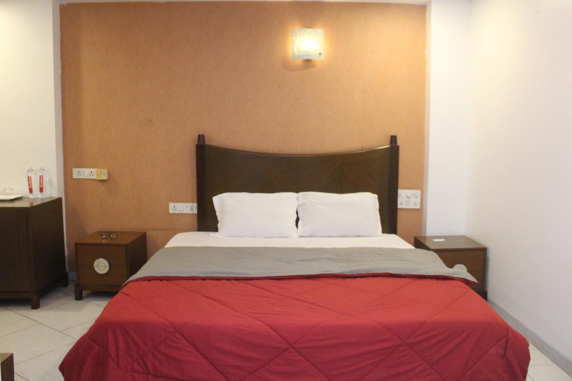 Hotel Western Court Boisar Exterior photo